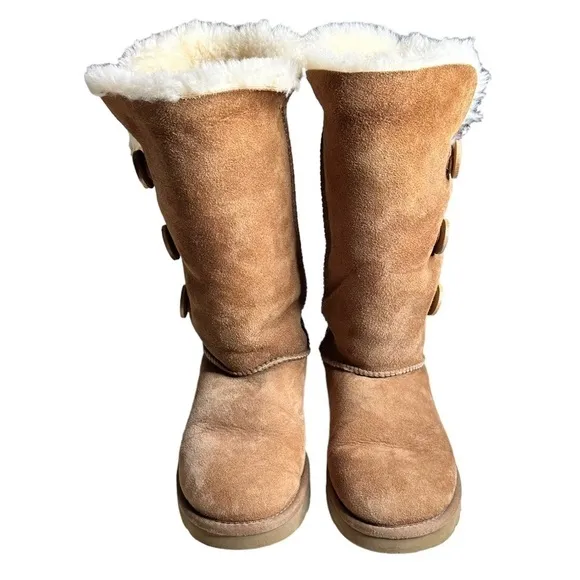 UGG Women’s  Bailey Triple Button Boots. Size 7