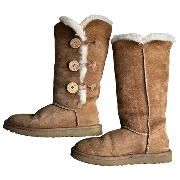 UGG Women’s  Bailey Triple Button Boots. Size 7