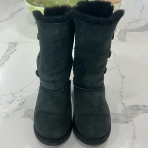 UGG Women’s Black Bailey Boots. Size Approximately 8 Women’s