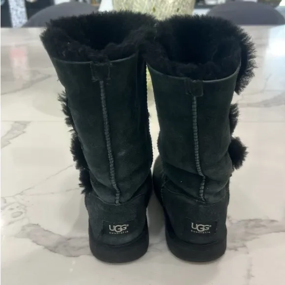 UGG Women’s Black Bailey Boots. Size Approximately 8 Women’s