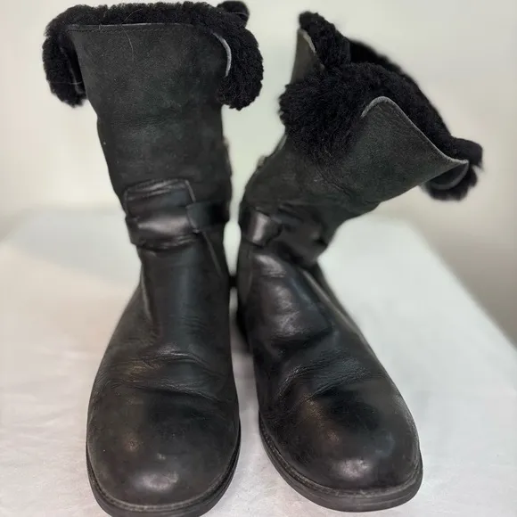 UGG Women’s Pernille Boots Size 9