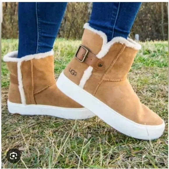 UGG Women’s size 8 Sherpa Lined Boots