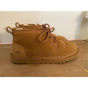 UGG size 9 Neumel men’s shoes chestnut Boots