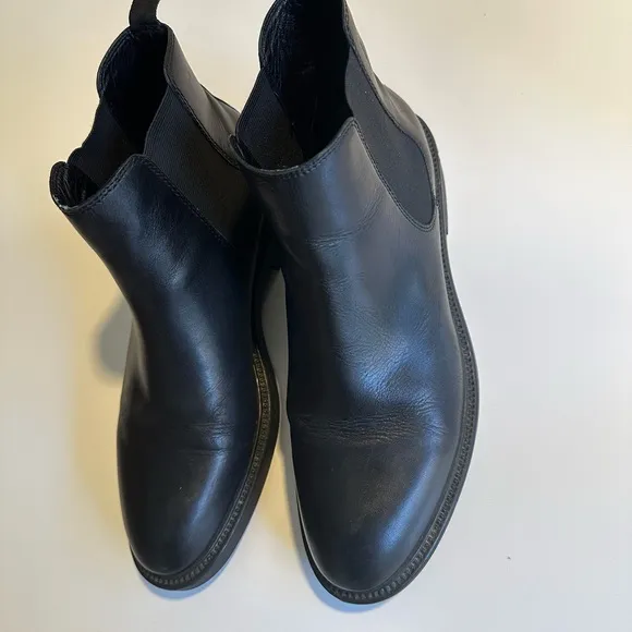 Vagabond Men’s Alex M Chelsea Black Leather Boot. Size 41, US 8