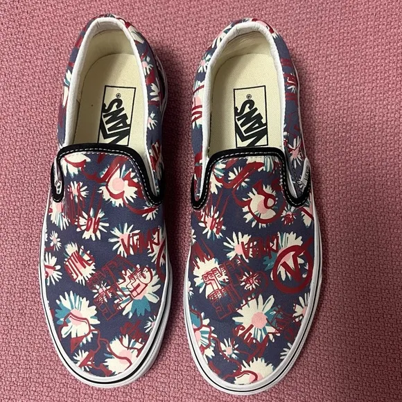 Vans Classic Floral Slip On Shoes women’s size 8 / men’s 6.5