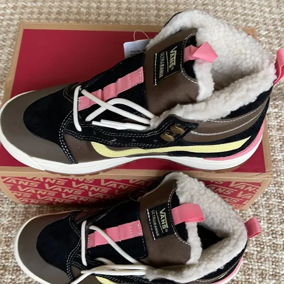 Vans Ultrarange Exo Hi Mte Canteen/Marshmallow WMN