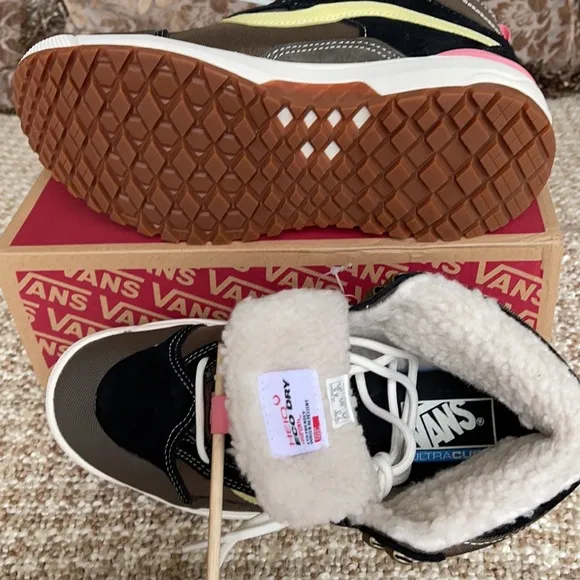 Vans Ultrarange Exo Hi Mte Canteen/Marshmallow WMN