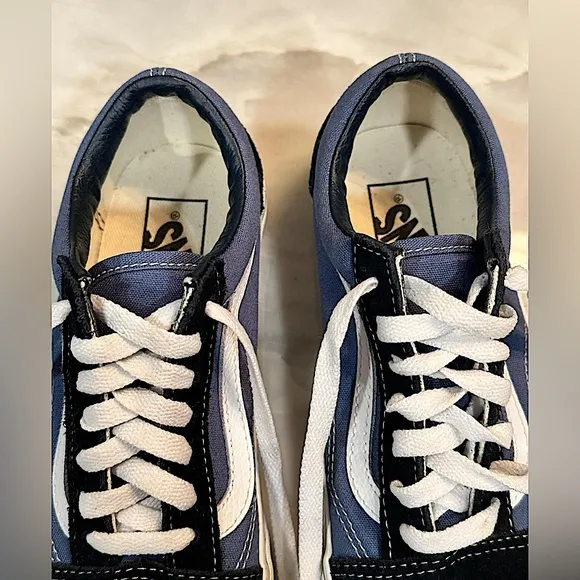 Vans unisex Black Blue Sneakers excellent condition men’s 4.5 womens 6.5