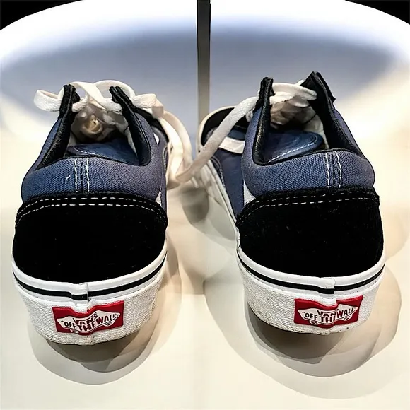 Vans unisex Black Blue Sneakers excellent condition men’s 4.5 womens 6.5