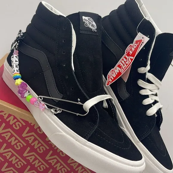 Vans WMNS Black High-Top Sneakers Sk8-HiVansware Black/True WhiteVN0A4BVT6BT