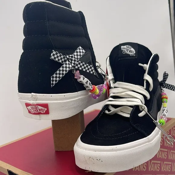 Vans WMNS Black High-Top Sneakers Sk8-HiVansware Black/True WhiteVN0A4BVT6BT