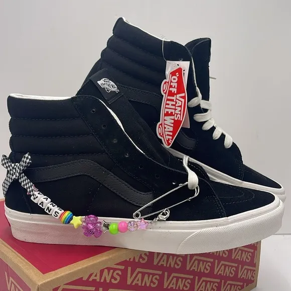 Vans WMNS Black High-Top Sneakers Sk8-HiVansware Black/True WhiteVN0A4BVT6BT
