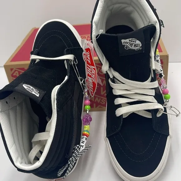 Vans WMNS Black High-Top Sneakers Sk8-HiVansware Black/True WhiteVN0A4BVT6BT