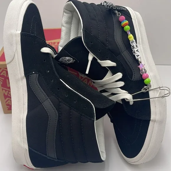 Vans WMNS Black High-Top Sneakers Sk8-HiVansware Black/True WhiteVN0A4BVT6BT
