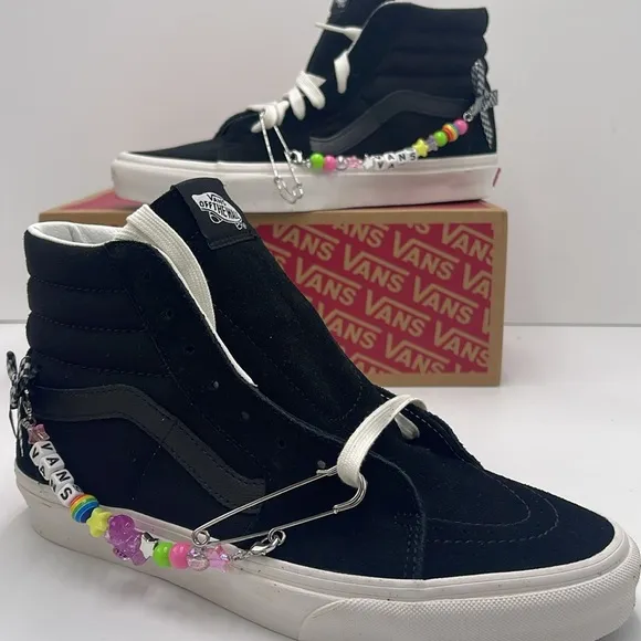 Vans WMNS Black High-Top Sneakers Sk8-HiVansware Black/True WhiteVN0A4BVT6BT