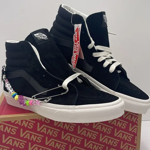 Vans WMNS Black High-Top Sneakers Sk8-HiVansware Black/True WhiteVN0A4BVT6BT