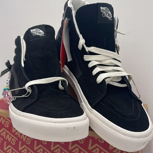 Vans WMNS Black High-Top Sneakers Sk8-HiVansware Black/True WhiteVN0A4BVT6BT