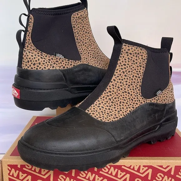 Vans WMNS Colfax BootAnimal Brown/BlackVN0A5HFAY49Sneakers Boots