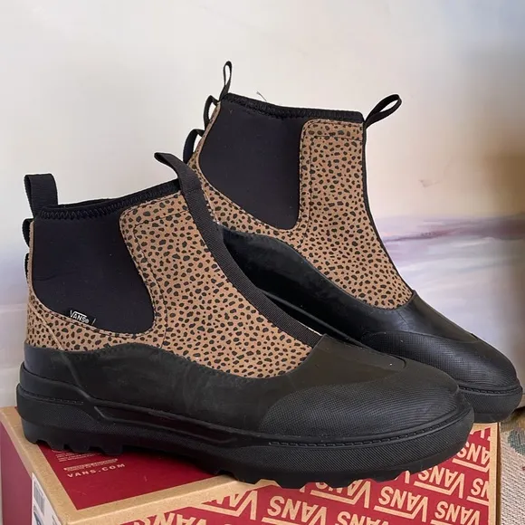 Vans WMNS Colfax BootAnimal Brown/BlackVN0A5HFAY49Sneakers Boots