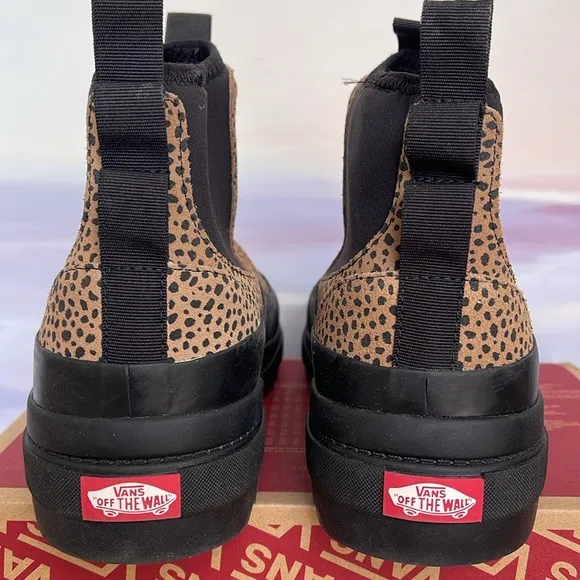 Vans WMNS Colfax BootAnimal Brown/BlackVN0A5HFAY49Sneakers Boots