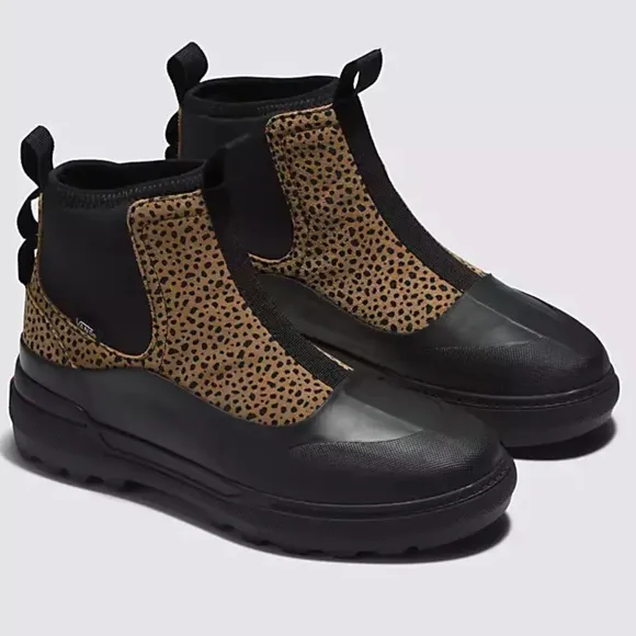 Vans WMNS Colfax BootAnimal Brown/BlackVN0A5HFAY49Sneakers Boots