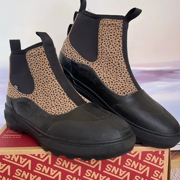 Vans WMNS Colfax BootAnimal Brown/BlackVN0A5HFAY49Sneakers Boots