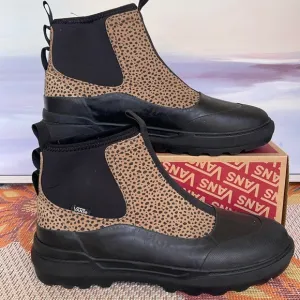 Vans WMNS Colfax BootAnimal Brown/BlackVN0A5HFAY49Sneakers Boots