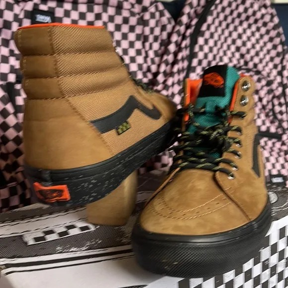 Vans WMNS Skate Sk8-HiOutdoor Brown/BlackVN0ASFCCY49Sneakers Boots