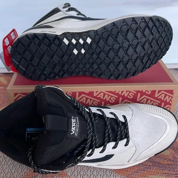 Vans WMNS Ultrarange Exo Hi Mte2 Marshmallow/BlackVN0A4BVSKIGSneakers Boots