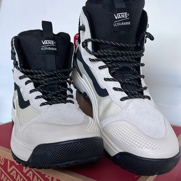 Vans WMNS Ultrarange Exo Hi Mte2 Marshmallow/BlackVN0A4BVSKIGSneakers Boots