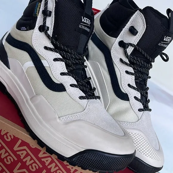 Vans WMNS Ultrarange Exo Hi Mte2 Marshmallow/BlackVN0A4BVSKIGSneakers Boots