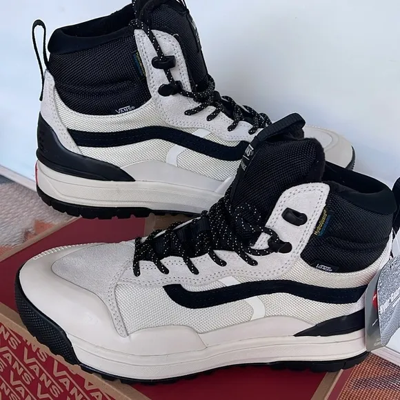 Vans WMNS Ultrarange Exo Hi Mte2 Marshmallow/BlackVN0A4BVSKIGSneakers Boots