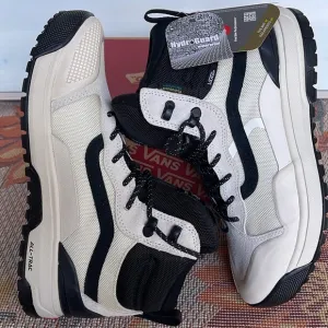Vans WMNS Ultrarange Exo Hi Mte2 Marshmallow/BlackVN0A4BVSKIGSneakers Boots