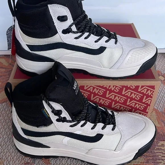 Vans WMNS Ultrarange Exo Hi Mte2 Marshmallow/BlackVN0A4BVSKIGSneakers Boots