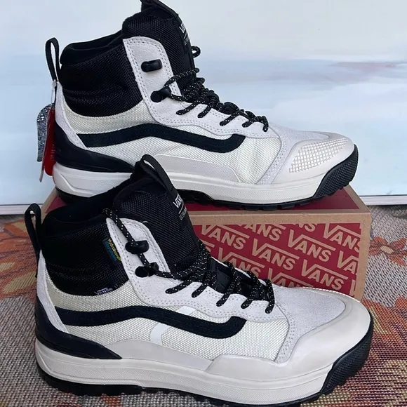 Vans WMNS Ultrarange Exo Hi Mte2 Marshmallow/BlackVN0A4BVSKIGSneakers Boots