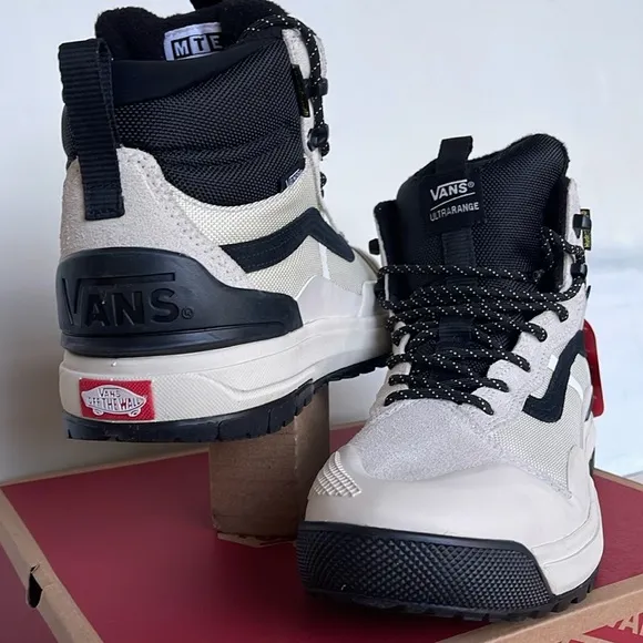 Vans WMNS Ultrarange Exo Hi Mte2 Marshmallow/BlackVN0A4BVSKIGSneakers Boots