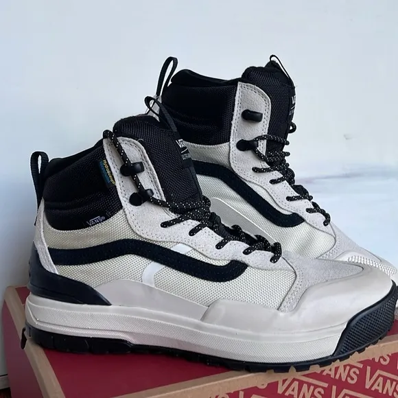 Vans WMNS Ultrarange Exo Hi Mte2 Marshmallow/BlackVN0A4BVSKIGSneakers Boots