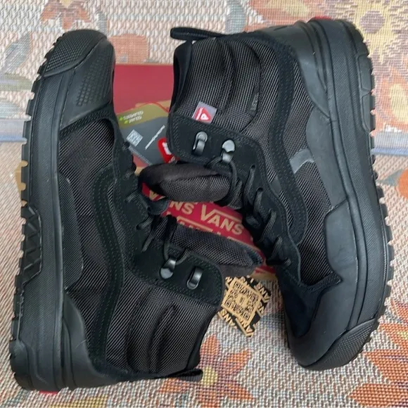 Vans WMNS Ultrarange ExoBlack/BlackSneakers MTE Boots VN0A4BVSBKA