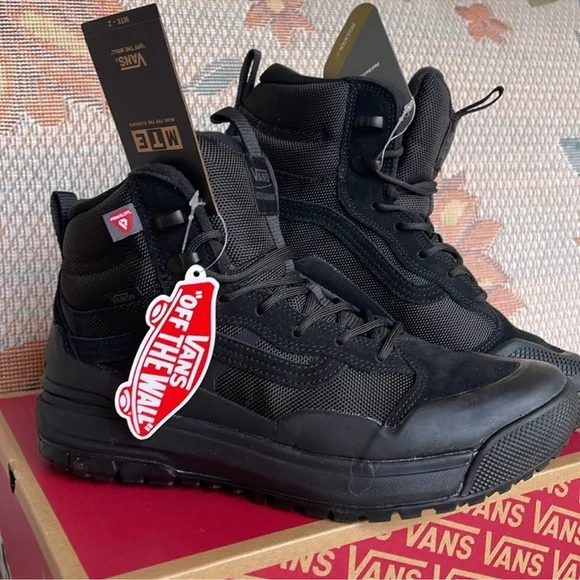 Vans WMNS Ultrarange ExoBlack/BlackSneakers MTE Boots VN0A4BVSBKA