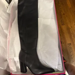 Vince Camuto Demerri Over The Knee Boot - 8 - NEW