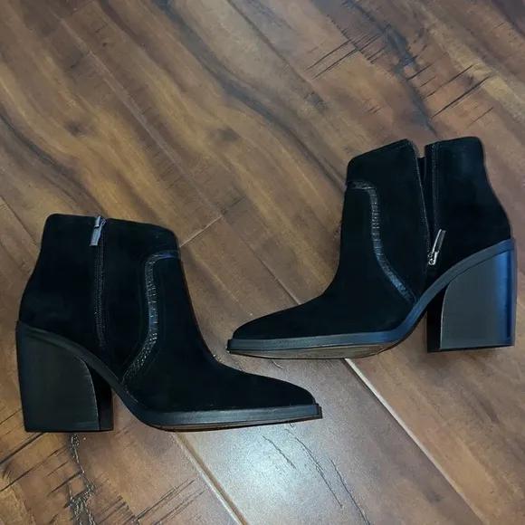 Vince Camuto Granda Suede Croc Print Trim Pointed Toe Ankle Bootie Boots Shoes