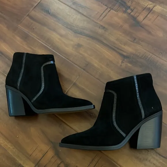 Vince Camuto Granda Suede Croc Print Trim Pointed Toe Ankle Bootie Boots Shoes