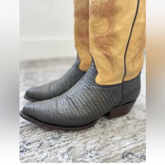 Vintage Yield Two-Tone Cowboy Boots Men 9.5 EE Brown Yellow Leather Ostrich Rare