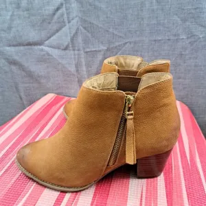 Vionic Boots Women Brown Leather Size 9