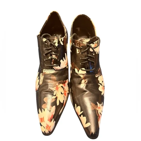 Wolf Valley Pointed Toe Leather Brogue Floral Oxfords in EUC Size 43