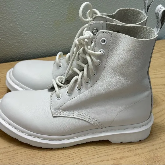 Women Dr. Martens 1460 Pascal Mono Leather Lace Up Boots 7