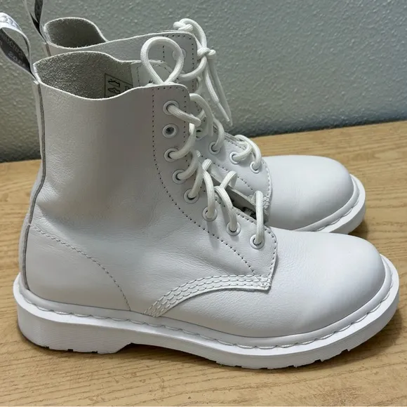 Women Dr. Martens 1460 Pascal Mono Leather Lace Up Boots 7