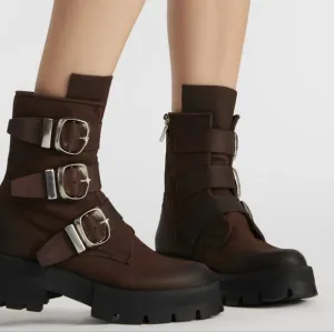 Women lug sole Roland boot side buckles. Made by steve madden size 10 dark brown