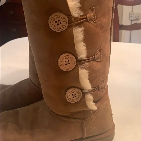 Women’s Bailey Ugg Boots - Size 9