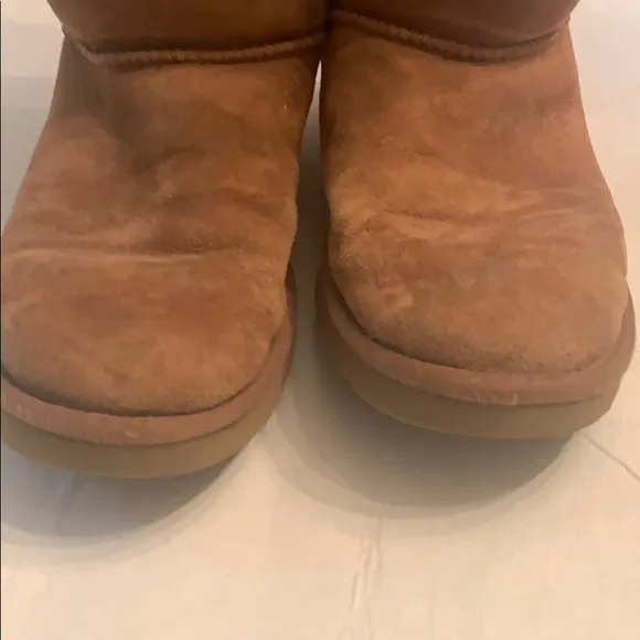 Women’s Bailey Ugg Boots - Size 9